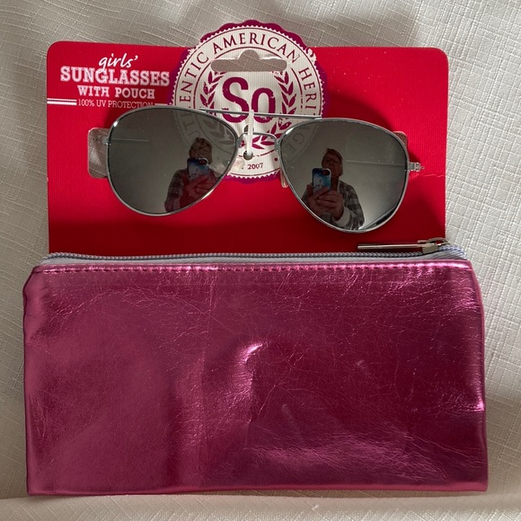 SO girls sunglasses with pouch - Picture 1 of 4